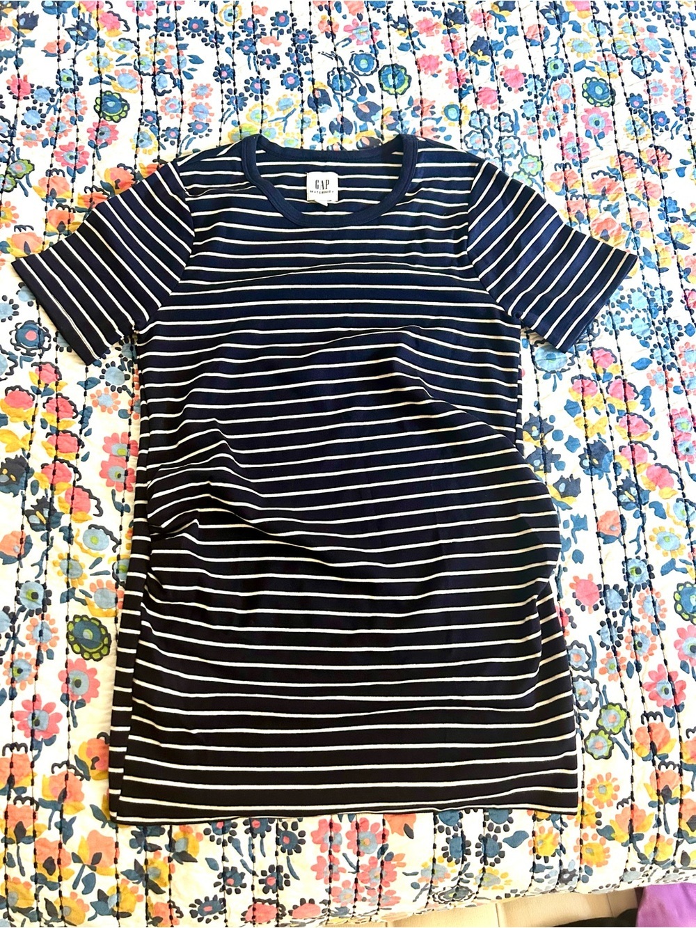 GAP Maternity Modern Navy and White Striped Crew Neck Short Sleeve Tee Sz M